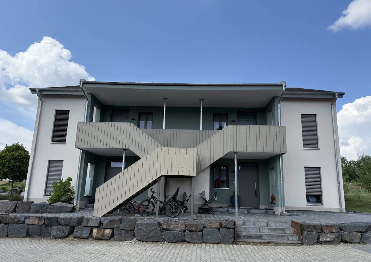 Mehrfamilienhaus mit Balkonanlage