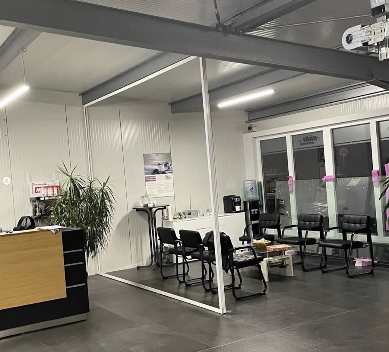 Innenraum und Wartebereich