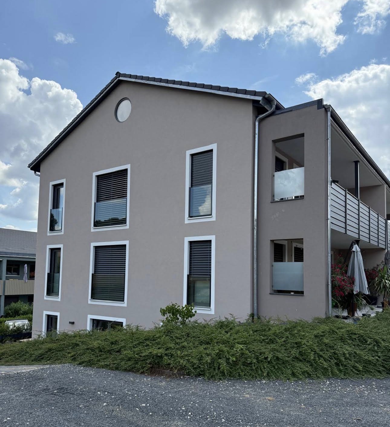 Wohngebäude Seitenansicht